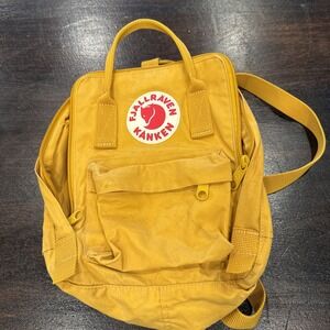 Fjallraven Kanken Classic‎ Backpack For Everyday School Acorn small